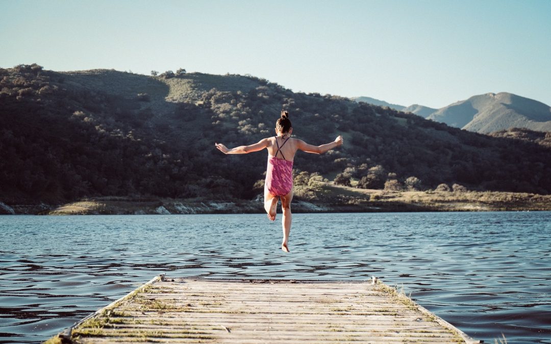 woman jumping into the water, the uknown. Ready to move on. Photo by Erik Dungan on Unsplash